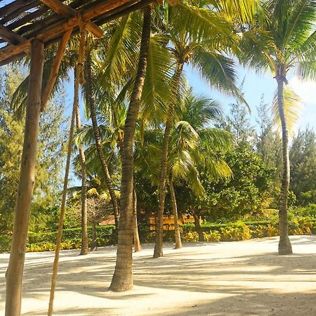 Zumzum Beach House Kinondo Exterior photo